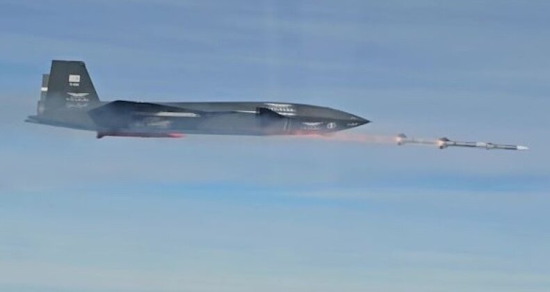 پهپادهای بدون سرنشین ترکیه به تازگی موفق به آزمایش شلیک موشکهای هوا به هوا شدهاند. این اقدام نشاندهنده پیشرفتهای قابل توجه این کشور در زمینه فناوری نظامی است. پهپادهای بدون سرنشین ترکیه به تازگی موفق به آزمایش شلیک موشکهای هوا به هوا شدهاند. این اقدام نشاندهنده پیشرفتهای قابل توجه این کشور در زمینه فناوری نظامی است.