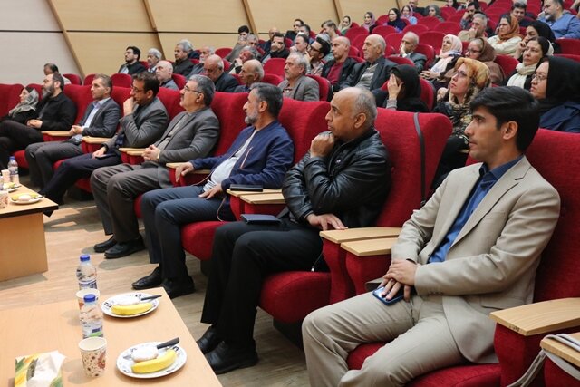 آیین پایانی نخستین جشنواره «فراغتی و کتابی» در سمنان با حضور چشمگیر مسئولان، شاعران، نویسندگان و علاقهمندان به شعر و ادبیات برگزار گردید. این رویداد ادبی با استقبال خوب جامعه فرهنگی مواجه شد. آیین پایانی نخستین جشنواره «فراغتی و کتابی» در سمنان با حضور چشمگیر مسئولان، شاعران، نویسندگان و علاقهمندان به شعر و ادبیات برگزار گردید. این رویداد ادبی با استقبال خوب جامعه فرهنگی مواجه شد.