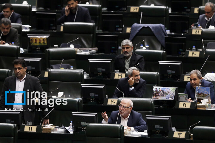 غضنفری: مذاکره با آمریکا هیچ فایده‌ای ندارد و هیچ تحریمی برداشته نمی‌شود/ ولایتمدار: اقتدار جمهوری اسلامی، آمریکا را ناچار به نشستن پای میز مذاکره کرد