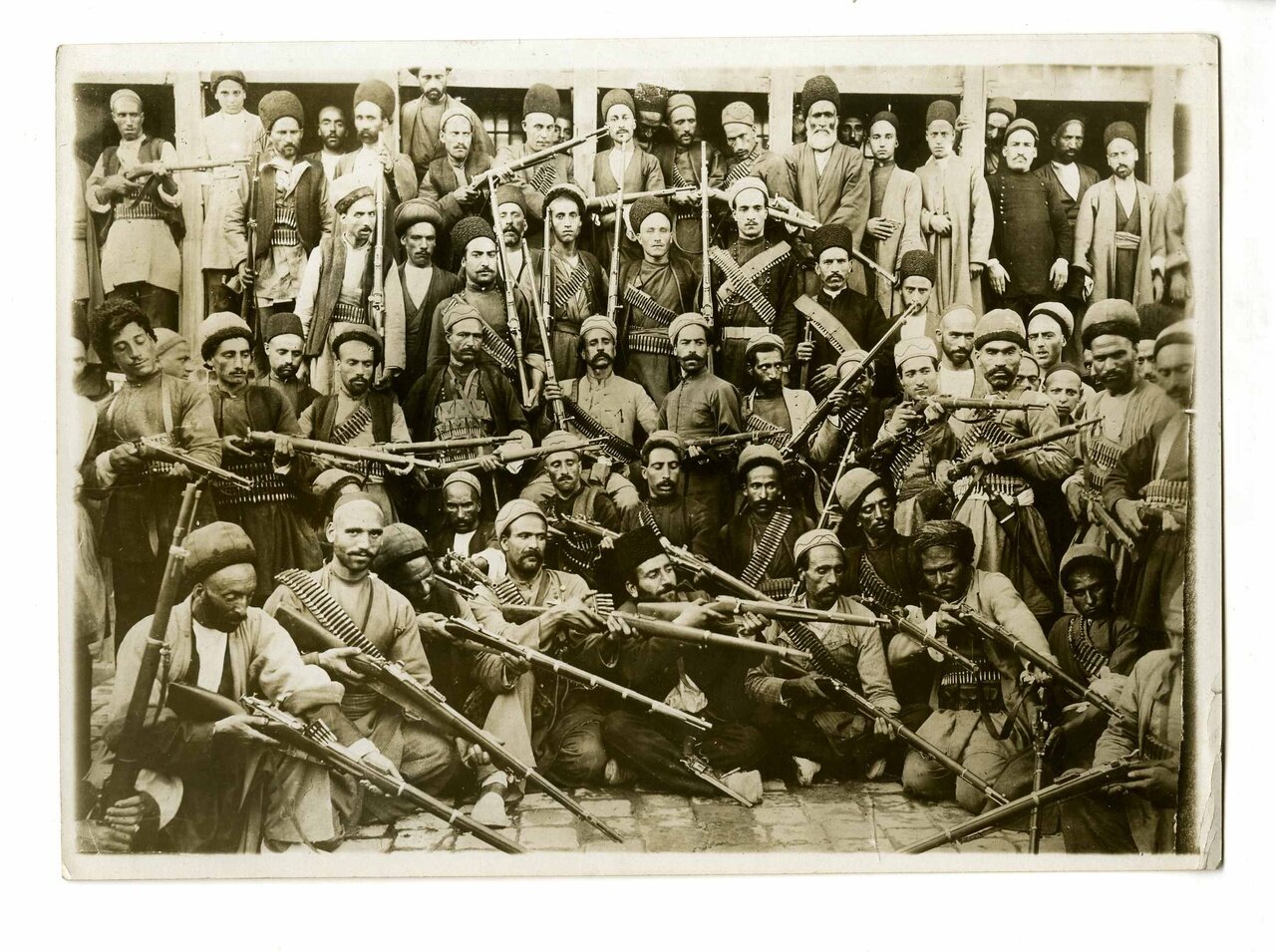 آیا می‌توان جنبش مشروطه را به عنوان حرکتی مرتبط با بابی و بهائی تلقی کرد؟