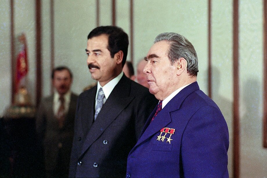 سفیر ایران به طرز قابل توجهی از مسکو بازگشت؛ این رویداد در آغاز جنگ تحمیلی رخ داد. سفیر کشورمان با اشاره به بمباران‌ها تاکید کرد که مردم ایران هرگز فراموش نمی‌کنند که با چه موشک‌ها و جنگنده‌هایی مورد حمله قرار گرفتند.