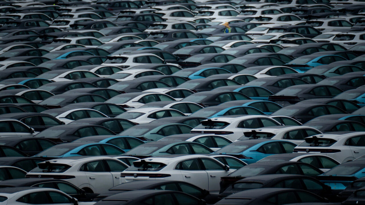 چین در صنعت خودرو به شدت فعال شده و با شکوفایی بینظیری، قدرت خود را در سطح جهانی به نمایش گذاشته است. این راهبرد جدید به فعالیتهای گستردهتری در این حوزه منجر شده که توجهات زیادی را به خود جلب کرده است. چین در صنعت خودرو به شدت فعال شده و با شکوفایی بینظیری، قدرت خود را در سطح جهانی به نمایش گذاشته است. این راهبرد جدید به فعالیتهای گستردهتری در این حوزه منجر شده که توجهات زیادی را به خود جلب کرده است.