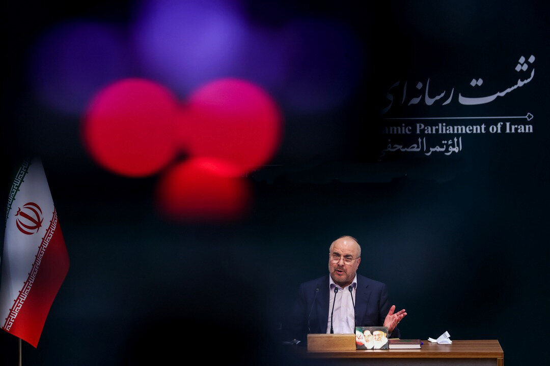 قالیباف اظهار داشت: ادامه فیلترینگ در وضعیتی که بحران خاصی وجود ندارد، اقدام نادرستی به شمار میآید. همچنین وی اشاره کرد که روند رفع فیلتر تلگرام در حال پیگیری است. وی با اشاره به حق مجلس در استیضاح، تصریح کرد که این موضوع باید با دقت مورد بررسی قرار گیرد. قالیباف اظهار داشت: ادامه فیلترینگ در وضعیتی که بحران خاصی وجود ندارد، اقدام نادرستی به شمار میآید. همچنین وی اشاره کرد که روند رفع فیلتر تلگرام در حال پیگیری است. وی با اشاره به حق مجلس در استیضاح، تصریح کرد که این موضوع باید با دقت مورد بررسی قرار گیرد.