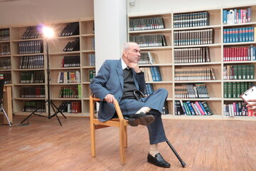 اندیشه های بزرگ داوری اردکانی برای توسعه ایران / آمریکایی‌ها مخالفت توسعه ایران هستند / توسعه نیافتگی ابتلا به سرگردانی و ندانم‌کاری است