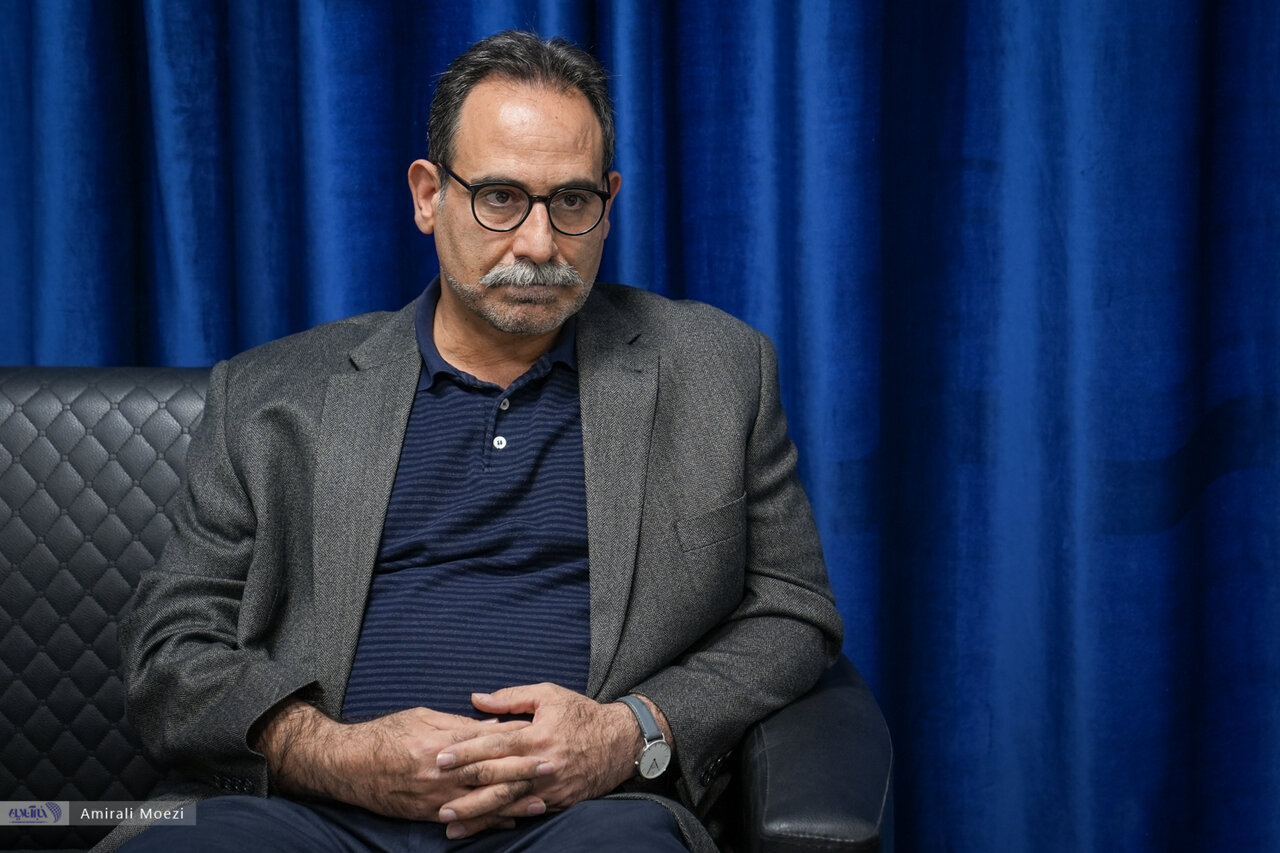 ما جایگاه‌مان را در خاورمیانه از دست داده‌ایم/ بازار هنر دنیا هم‌اکنون متمرکز بر جنبش‌های هنری عراق است/ حاضر نیستم گبه را با فرش دوره صفوی عوض کنم