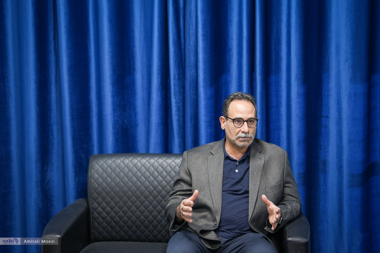 ما جایگاه‌مان را در خاورمیانه از دست داده‌ایم / بازار هنر دنیا هم‌اکنون متمرکز بر جنبش‌های هنری عراق است / حاضر نیستم گبه را با فرش دوره صفوی عوض کنم 4