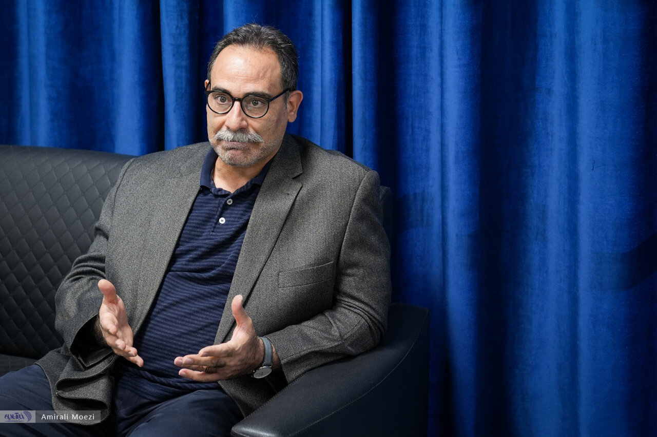 ما جایگاه‌مان را در خاورمیانه از دست داده‌ایم / بازار هنر دنیا هم‌اکنون متمرکز بر جنبش‌های هنری عراق است / حاضر نیستم گبه را با فرش دوره صفوی عوض کنم 3