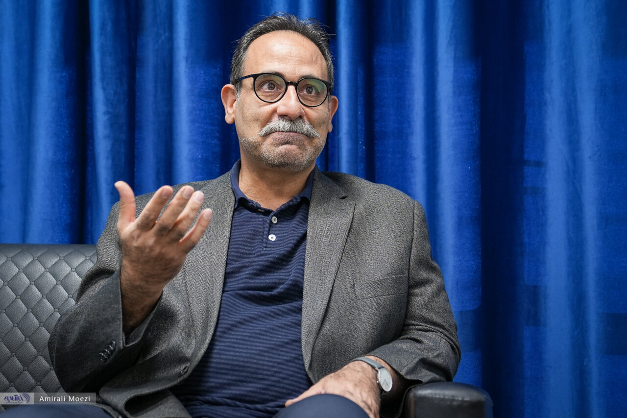 ما جایگاه‌مان را در خاورمیانه از دست داده‌ایم / بازار هنر دنیا هم‌اکنون متمرکز بر جنبش‌های هنری عراق است / حاضر نیستم گبه را با فرش دوره صفوی عوض کنم 6