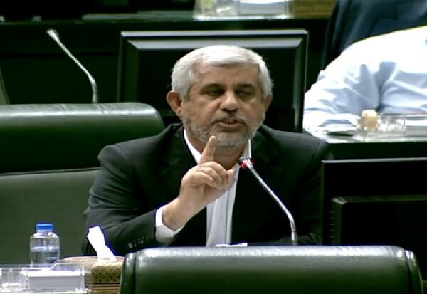 درخواست جدی یک نماینده مجلس از قوه قضائیه: مردم باید کسانی را که با اقتصاد کشور بازی می‌کنند، بشناسند/ خط قرمز مجلس حفظ قدرت خرید مردم است - خبرآنلاین