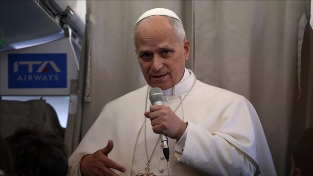 پاپ به دونالد ترامپ نسبت به برخی مسائل هشدار داد و اعلام کرد که پیام خود را به حزبالله منتقل کرده است. او همچنین ابراز داشت که تمایل دارد در این زمینه اظهارنظری نداشته باشد. از سوی دیگر، وی تأکید کرد که واتیکان قادر به ایفای نقش میانجی در این موضوعات است. پاپ به دونالد ترامپ نسبت به برخی مسائل هشدار داد و اعلام کرد که پیام خود را به حزبالله منتقل کرده است. او همچنین ابراز داشت که تمایل دارد در این زمینه اظهارنظری نداشته باشد. از سوی دیگر، وی تأکید کرد که واتیکان قادر به ایفای نقش میانجی در این موضوعات است.