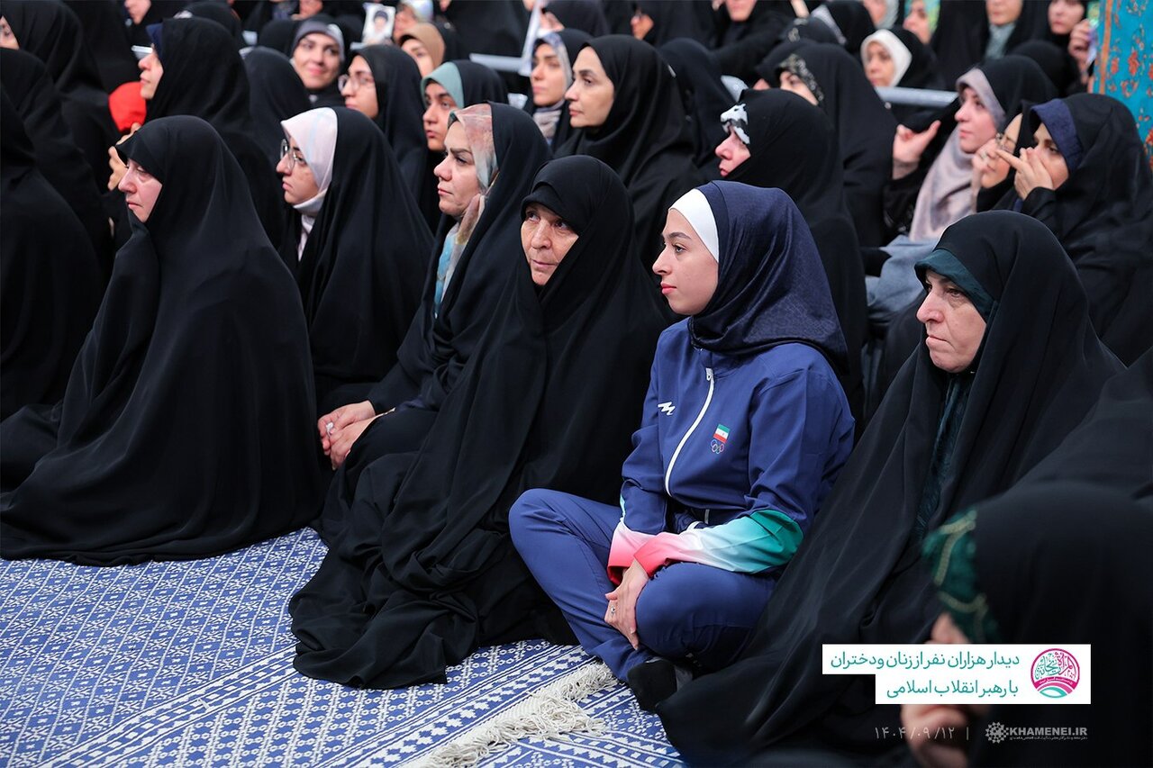 تصاویری از دیدار زنان و دختران مناطق مختلف کشور با رهبر انقلاب / کدام یک از زنان دولتی در این مراسم حضور داشتند؟ 2