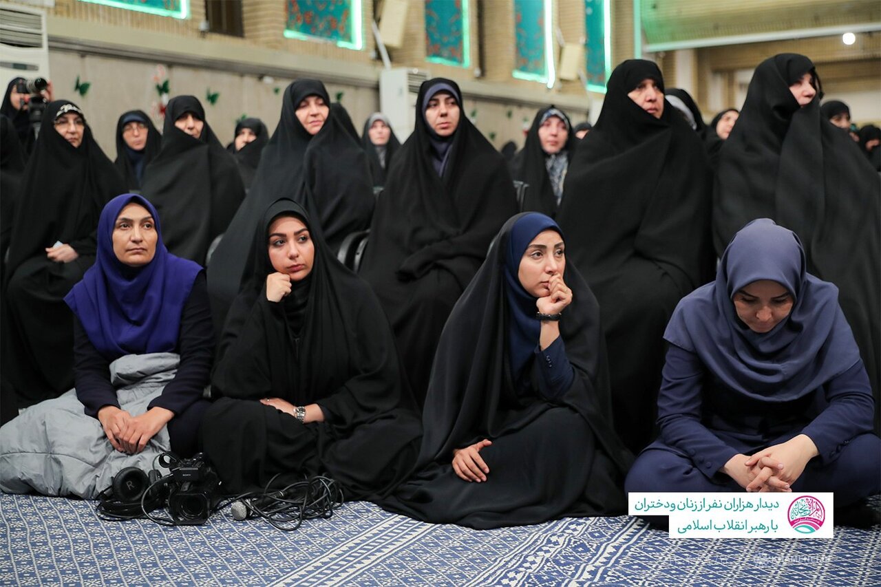 تصاویری از دیدار زنان و دختران مناطق مختلف کشور با رهبر انقلاب / کدام یک از زنان دولتی در این مراسم حضور داشتند؟ 4