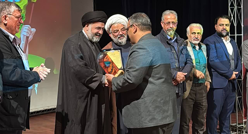 آنجا که هنر به گریه افتاد؛ تالار کومش سمنان در برابر پیکر شهید گمنام ایستاد و بغض شهر ترک برداشت