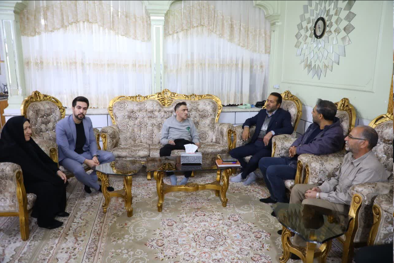 خیر و برکت کشورمان از شهداست، راه شهدا را ادامه دهید 