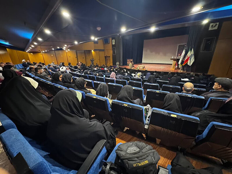 آنجا که هنر به گریه افتاد؛ تالار کومش سمنان در برابر پیکر شهید گمنام ایستاد و بغض شهر ترک برداشت