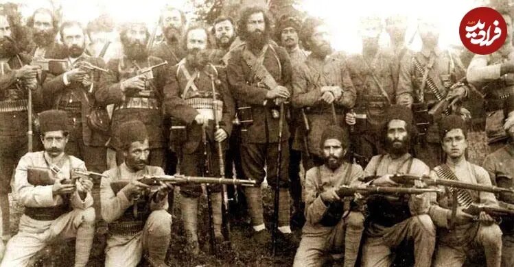 عکس/ میرزا کوچکخان به همراه یارانش در نهضت جنگل؛ دهه ۱۲۹۰