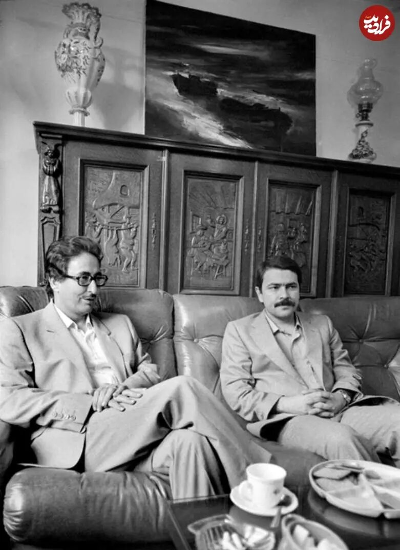 عکس/ بنی‌صدر و مسعود رجوی بعد فرار از ایران در پاریس؛ سال ۶۰