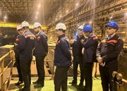 بازدید سرزده مدیر عامل شرکت فولاد اکسین خوزستان از خط تولید و گفتگو با کارکنان