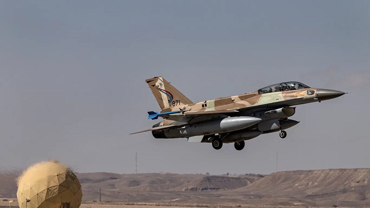 پرواز جنگندههای اسرائیل به دنبال دریافت گزارش امنیتی از یک هواپیما انجام شد. پرواز جنگندههای اسرائیل به دنبال دریافت گزارش امنیتی از یک هواپیما انجام شد.