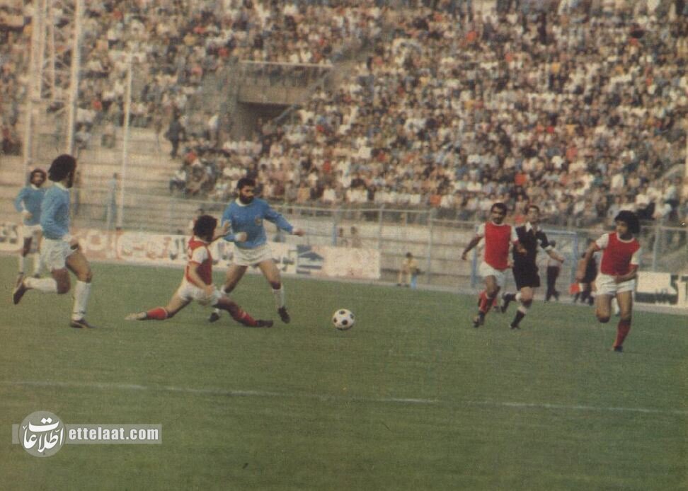 هواداران پرسپولیس با تابلوی عدد ۶ سکوهای ورزشگاه را پر کردند! + عکس