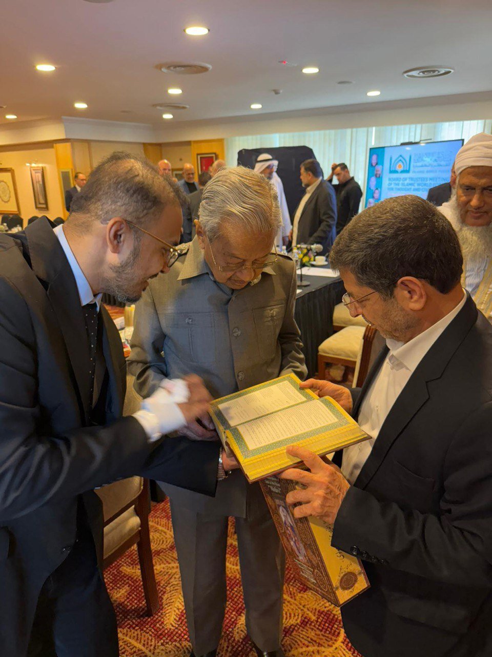 با مهاتیر؛ در یکصدسالگی او