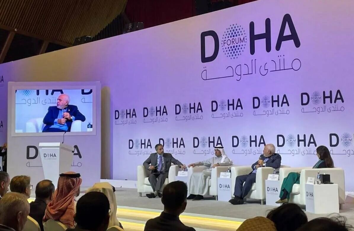 ظریف: ایران همچنان ایستاده و به ایستادگی ادامه خواهد داد/ امنیت ما وارداتی نیست