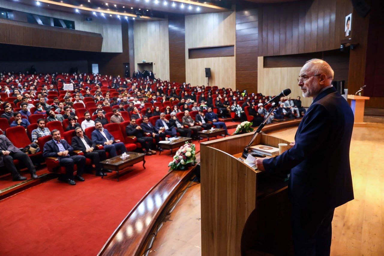 تصاویر خاص از حضور قالیباف در روز دانشجو