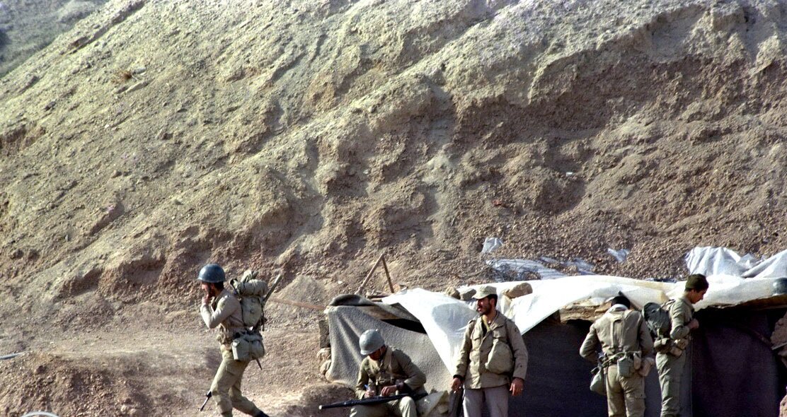 ارتشی که شنیده نشد؛ تضعیف ساختاری و نادیده‌ گرفتن هشدارهای حمله عراق