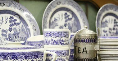 بشقاب ارزان، عتیقه گرانقیمت از آب درآمد / راز نوشته‌های پشت بشقاب چه بود؟