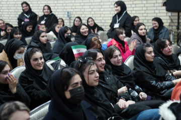 نیکزاد: راه نجات کشور از دانشگاه می‌گذرد