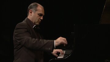 عاشق باران‌های رشت و رِن / بردیا صدرنوری دو قطعه تازه منتشر کرد