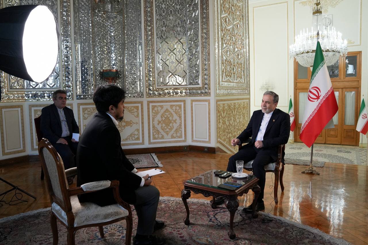 عراقچی: من کسی نیستم که به دیکته دیگران گوش کنم/ آمریکا باید حق غنیسازی ما را به رسمیت بشناسد / ایران حاضر است تعهد دهد که...