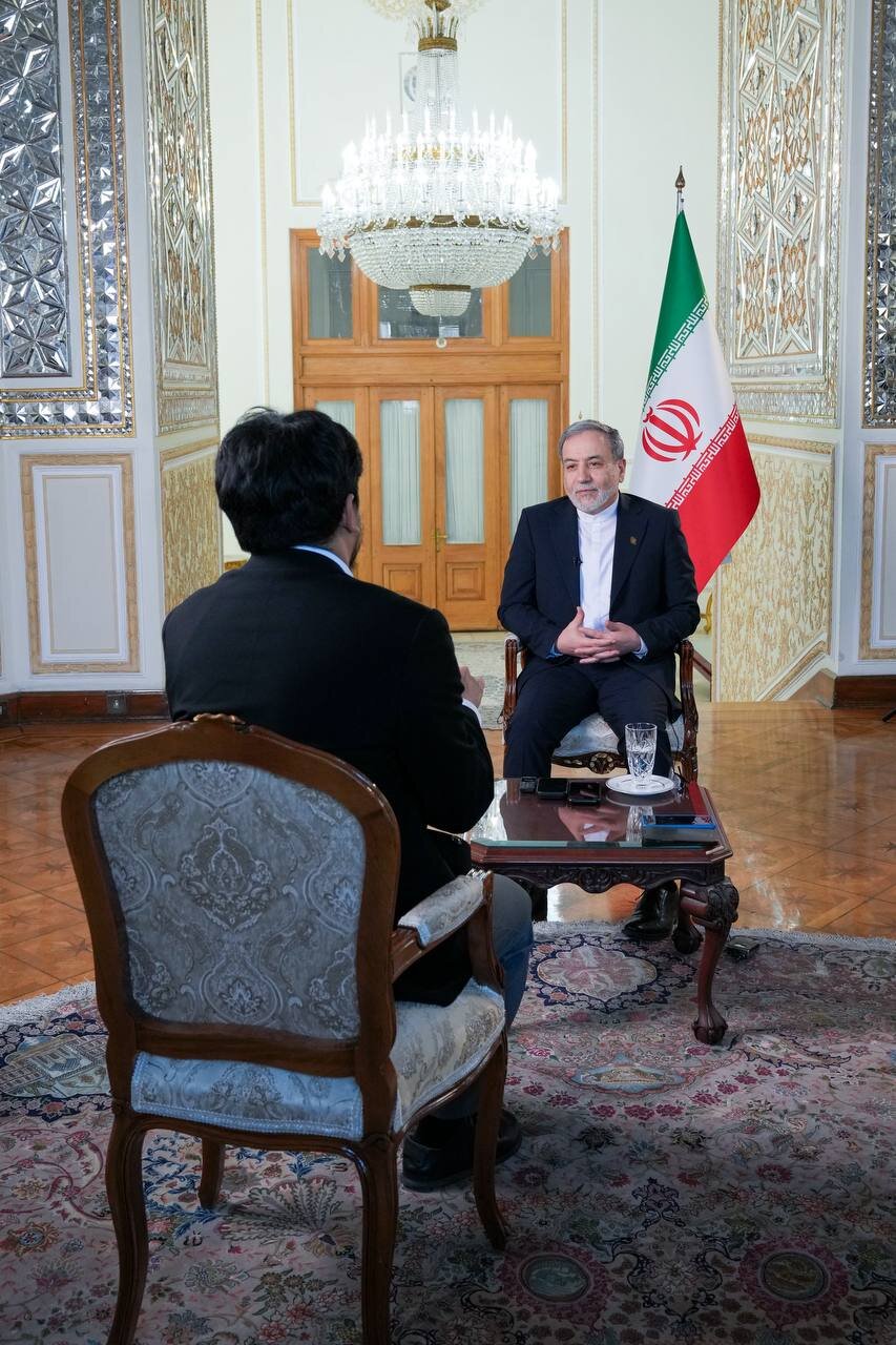 عراقچی: من کسی نیستم که به دیکته دیگران گوش کنم/ آمریکا باید حق غنیسازی ما را به رسمیت بشناسد / ایران حاضر است تعهد دهد که...