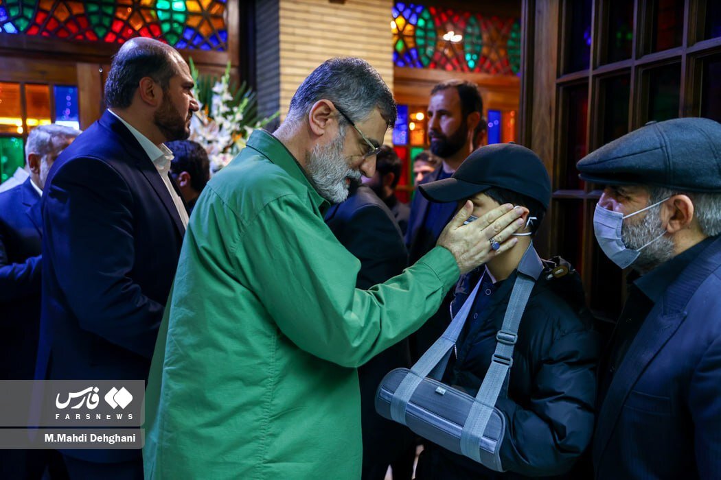 حضور مقامات فعلی و گذشته دولت در مراسم ترحیم همسر و فرزندان سقاب اصفهانی/ قالیباف همنشین صالحی شد/ جهانگیری کنار عارف/ منصوری هم بود+تصاویر