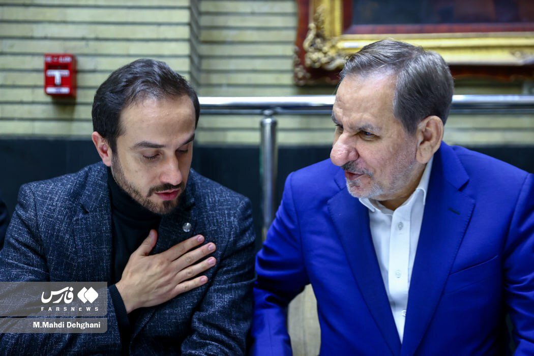 حضور مقامات فعلی و گذشته دولت در مراسم ترحیم همسر و فرزندان سقاب اصفهانی/ قالیباف همنشین صالحی شد/ جهانگیری کنار عارف/ منصوری هم بود+تصاویر