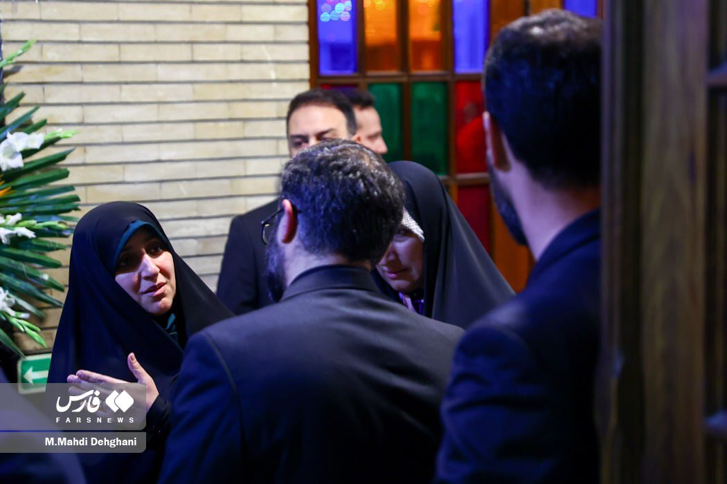 حضور مقامات فعلی و گذشته دولت در مراسم ترحیم همسر و فرزندان سقاب اصفهانی/ قالیباف همنشین صالحی شد/ جهانگیری کنار عارف/ منصوری هم بود+تصاویر