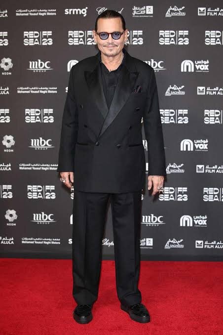 از جانی دپ تا آنتونی هاپکینز؛ چرا ستاره‌ها این روزها راه جده را در پیش گرفته‌اند؟