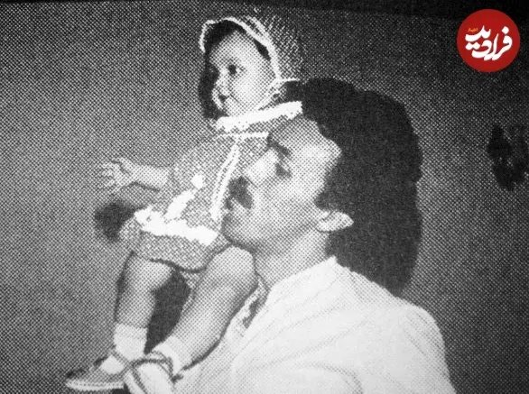 عکس/ ترانه علیدوستی در ماه‌های نخست تولد روی دوش پدر؛ سال ۱۳۶۲
