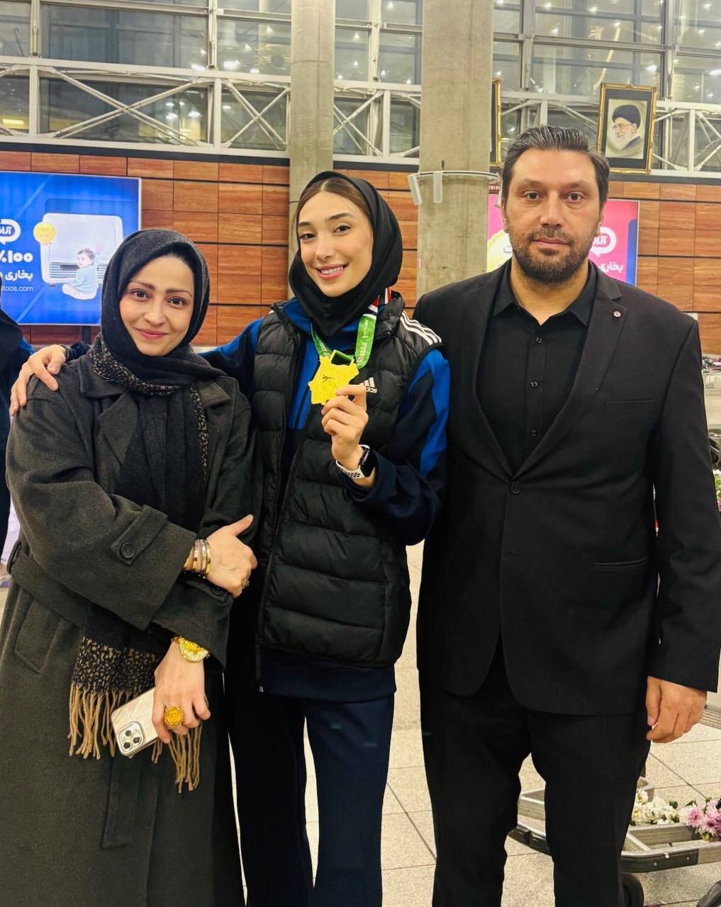 عکس | استقبال خانوادگی از مبینا نعمتزاده پس از طلای جهان