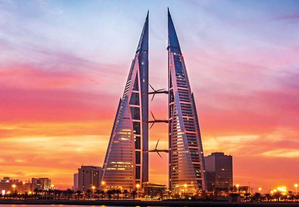 ببینید | عبور تاریخی و هم زمان از برج‌های دوقلوی بحرین