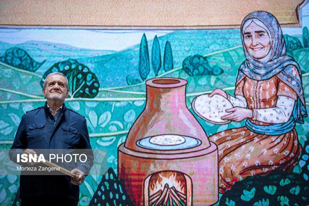 تصاویر خاص از حضور پزشکیان در آیین گرامیداشت «روز زن و مقام مادر»