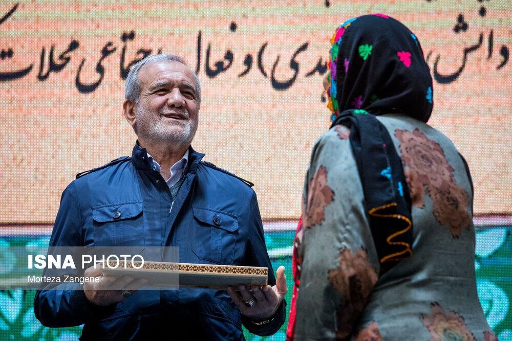 تصاویر خاص از حضور پزشکیان در آیین گرامیداشت «روز زن و مقام مادر»