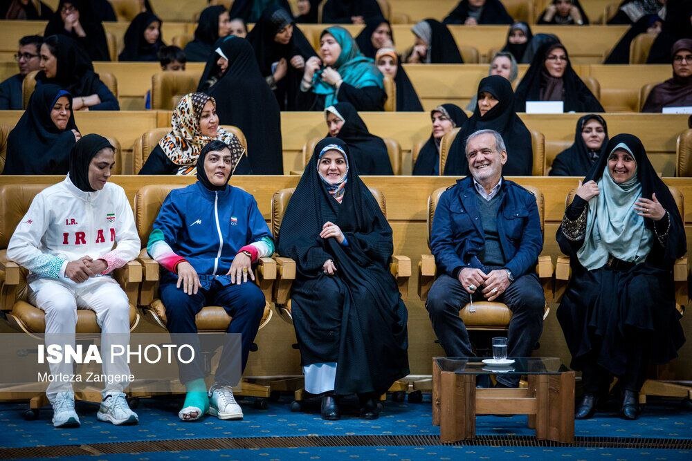 تصاویر خاص از حضور پزشکیان در آیین گرامیداشت «روز زن و مقام مادر»