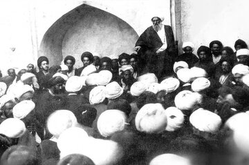 آخوند خراسانی؛ معمار مذهبی مشروطه و نظریه‌پرداز حق مشارکت مردم / ولایت فقیه نظارتی: مرزبندی  میان فقه سیاسی سنتی و حق تعیین سرنوشت مردم