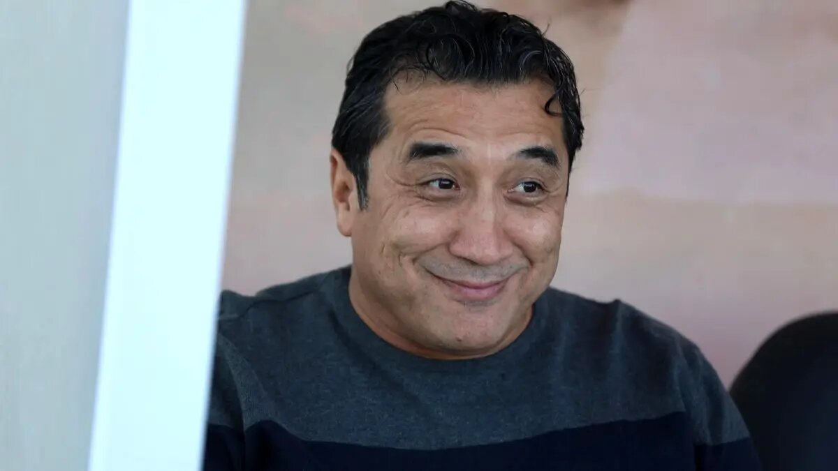 از زمین فوتبال تا آنتن زنده؛ خداداد عزیزی در حلقه پایان‌ناپذیر بحران‌ها