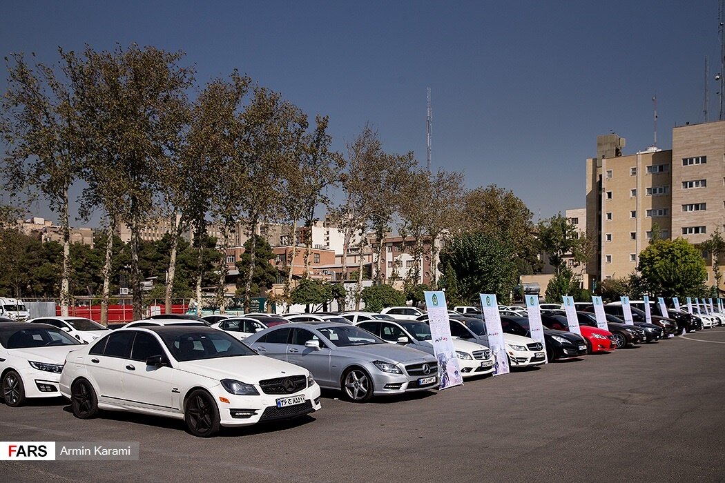 ببینید | ژه خودروهای لوکس در شمال تهران و اخلال در ترافیک معابر