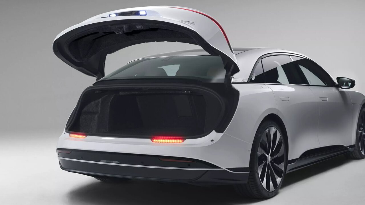 بطری آب دوباره مشکل آفرید / خسارت ۲ میلیاردی به خودروی آمریکایی