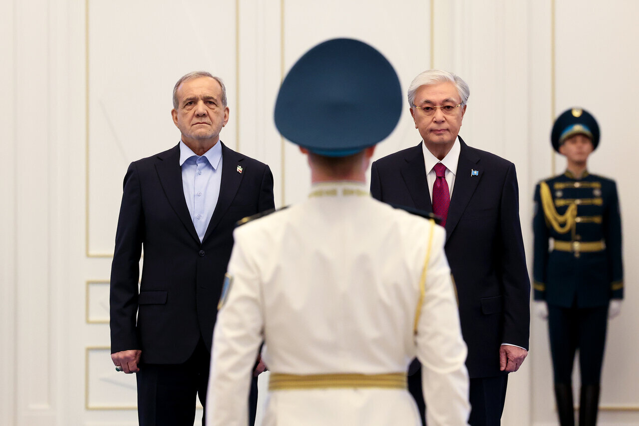 ببینید | تشویق پزشکیان پس از سخنرانی در اجلاس صلح و اعتماد