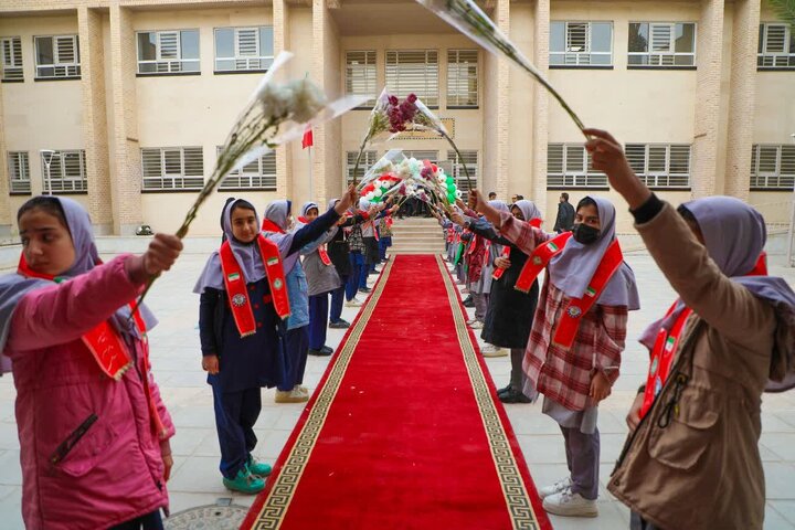 افتتاح مدرسه ابتدایی ۱۸ کلاسه شهید منگلی با حضور وزیر کشور