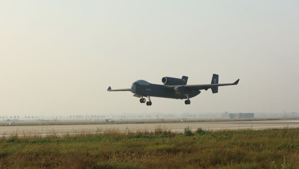 پهپاد قاتل ۱۶ تٌنی با توان حمل بمب‌های جنگنده به میدان آمد